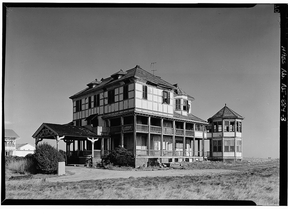Photo of Ulysses S. Grant Cottage, 995 Ocean Avenue, Long Branch, Monmouth County, NJ. Historic American Buildings Survey, Library of Congress, public domain.