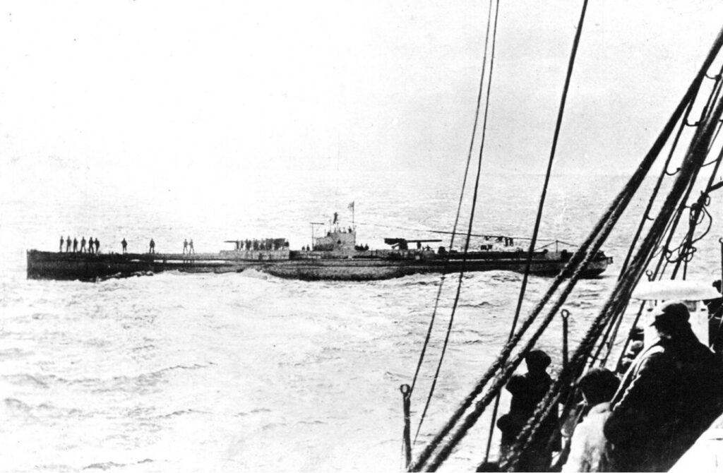 SM U-157 stopping the Spanish steamer Infanta Isabel de Borbon off Cadíz, Spain.
