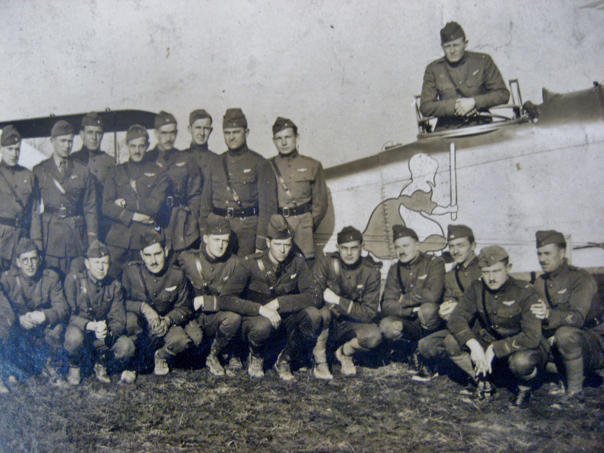 Members of the 50th Aero Squadron pose for a photograph in front of their DH-4 “Liberty” airplane.  Bill Frayne is second from the far right. Image courtesy Golden Age Air Museum, used with permission.
